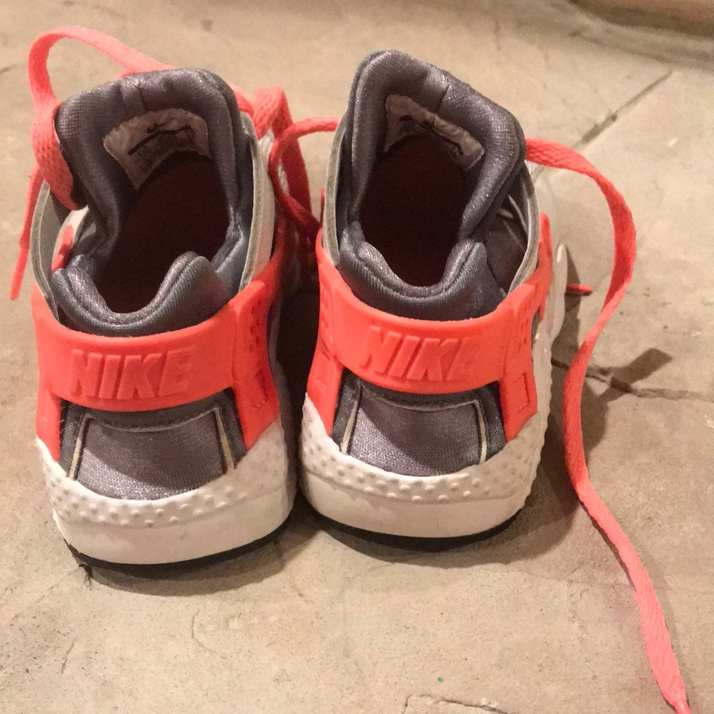 Kids Nikes - Picture 2 of 3